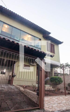 Casa à venda com 287m², 3 quartos e 3 vagas Casa à venda com 287m², 3 quartos e 3 vagasFachada