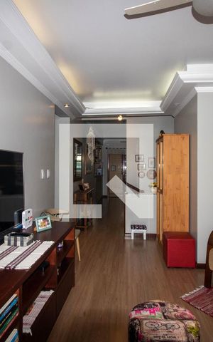 Casa à venda com 287m², 3 quartos e 3 vagas Casa à venda com 287m², 3 quartos e 3 vagasSala de Estar