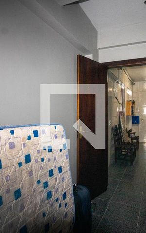 Casa à venda com 287m², 3 quartos e 3 vagas Casa à venda com 287m², 3 quartos e 3 vagasDependência