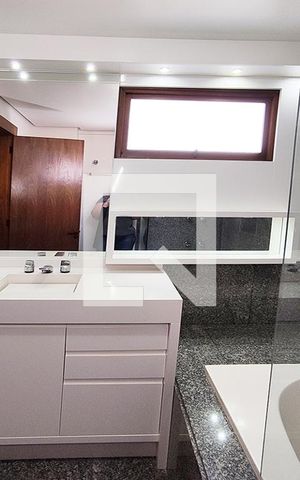 Apartamento à venda com 540m², 4 quartos e 4 vagas Apartamento à venda com 540m², 4 quartos e 4 vagasBanheiro da Suíte