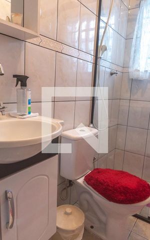 Casa à venda com 220m², 3 quartos e 2 vagas Casa à venda com 220m², 3 quartos e 2 vagasBanheiro suíte