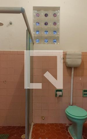 Casa para alugar com 79m², 2 quartos e 2 vagasBanheiro
