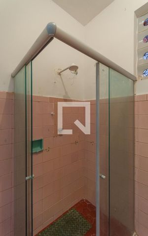Casa para alugar com 79m², 2 quartos e 2 vagasBanheiro