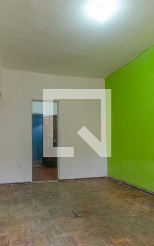 Casa para alugar com 79m², 2 quartos e 2 vagasSala