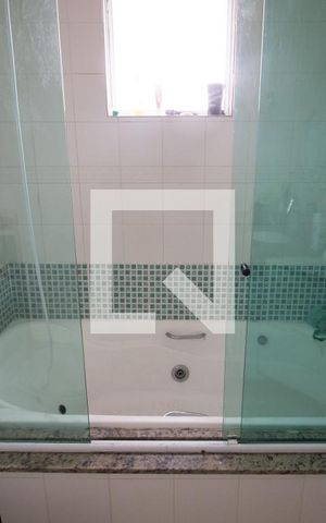 Casa à venda com 400m², 3 quartos e 7 vagasBanheiro da Suíte 1