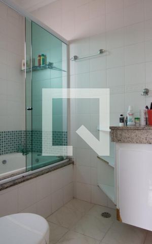 Casa à venda com 400m², 3 quartos e 7 vagasBanheiro da Suíte 1