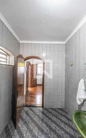 Casa à venda com 290m², 3 quartos e 2 vagas Casa à venda com 290m², 3 quartos e 2 vagasBanheiro Social