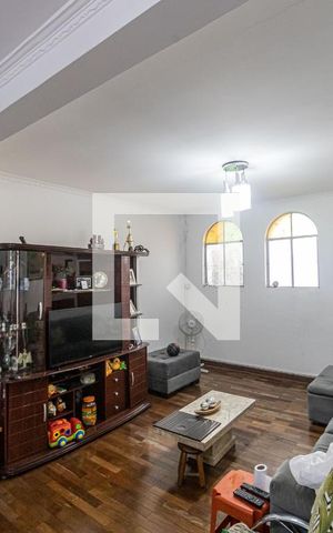 Casa à venda com 290m², 3 quartos e 2 vagas Casa à venda com 290m², 3 quartos e 2 vagasSala