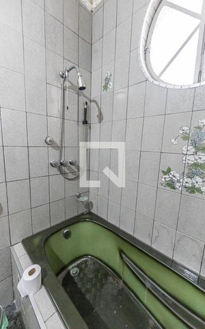 Casa à venda com 290m², 3 quartos e 2 vagas Casa à venda com 290m², 3 quartos e 2 vagasBanheiro Social