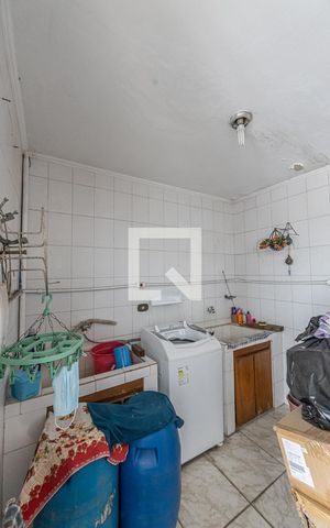 Casa à venda com 290m², 3 quartos e 2 vagas Casa à venda com 290m², 3 quartos e 2 vagasÁrea de Serviço