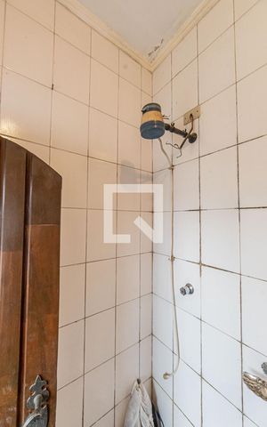 Casa à venda com 290m², 3 quartos e 2 vagas Casa à venda com 290m², 3 quartos e 2 vagasBanheiro de Serviço