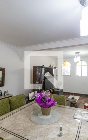 Casa à venda com 290m², 3 quartos e 2 vagas Casa à venda com 290m², 3 quartos e 2 vagasSala