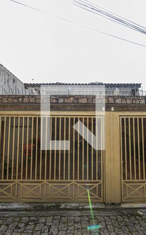 Casa à venda com 290m², 3 quartos e 2 vagas Casa à venda com 290m², 3 quartos e 2 vagasFachada