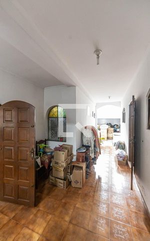 Casa à venda com 290m², 3 quartos e 2 vagas Casa à venda com 290m², 3 quartos e 2 vagasCorredor