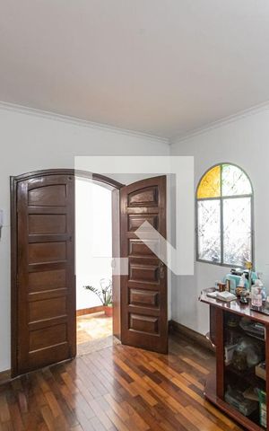 Casa à venda com 290m², 3 quartos e 2 vagas Casa à venda com 290m², 3 quartos e 2 vagasSala