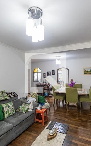 Casa à venda com 290m², 3 quartos e 2 vagas Casa à venda com 290m², 3 quartos e 2 vagasSala