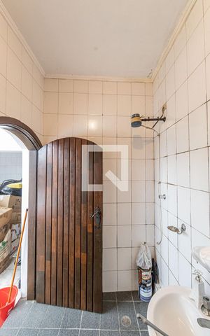 Casa à venda com 290m², 3 quartos e 2 vagas Casa à venda com 290m², 3 quartos e 2 vagasBanheiro de Serviço