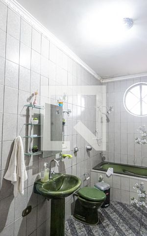 Casa à venda com 290m², 3 quartos e 2 vagas Casa à venda com 290m², 3 quartos e 2 vagasBanheiro Social