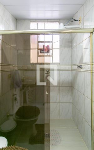 Casa à venda com 200m², 4 quartos e 4 vagas Casa à venda com 200m², 4 quartos e 4 vagasBanheiro Social 2
