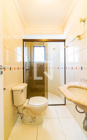 Apartamento à venda com 170m², 3 quartos e 2 vagas Apartamento à venda com 170m², 3 quartos e 2 vagasBanheiro da Suíte 2