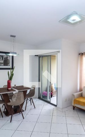 Apartamento à venda com 72m², 3 quartos e 2 vagas Apartamento à venda com 72m², 3 quartos e 2 vagasSala