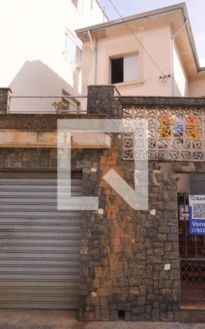Casa à venda com 278m², 3 quartos e 2 vagas Casa à venda com 278m², 3 quartos e 2 vagasFachada