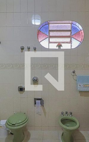 Casa à venda com 360m², 6 quartos e 2 vagasBanheiro Quarto Suíte