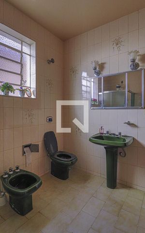 Casa à venda com 360m², 6 quartos e 2 vagasBanheiro Social
