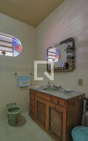 Casa à venda com 360m², 6 quartos e 2 vagasBanheiro Quarto Suíte