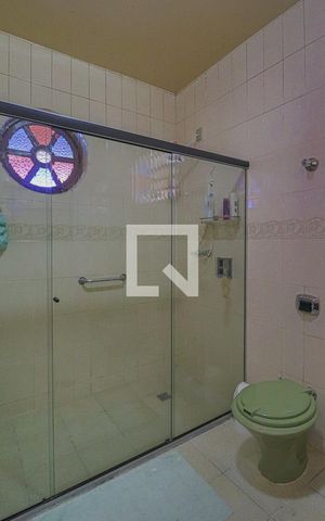 Casa à venda com 360m², 6 quartos e 2 vagasBanheiro Quarto Suíte
