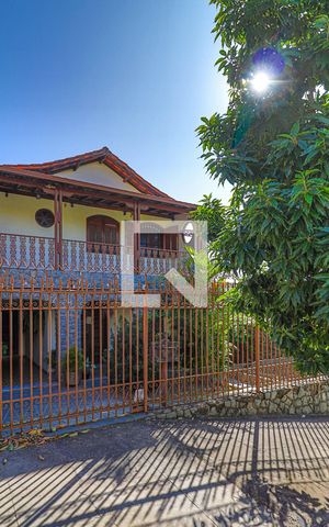 Casa à venda com 360m², 6 quartos e 2 vagasFachada