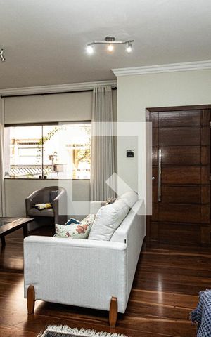 Casa à venda com 257m², 3 quartos e 6 vagas Casa à venda com 257m², 3 quartos e 6 vagasSala de Estar