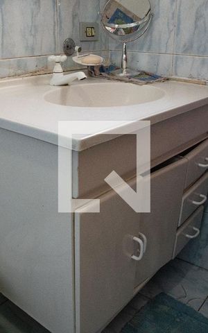 Casa à venda com 180m², 3 quartos e 2 vagasBanheiro