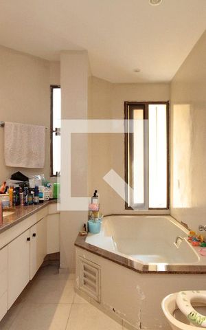 Apartamento à venda com 270m², 4 quartos e 1 vagaBanheiro da Suíte 1