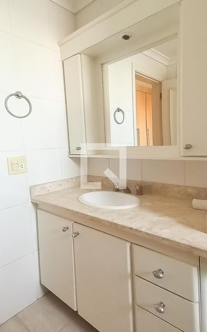 Apartamento para alugar com 230m², 3 quartos e 2 vagas Apartamento para alugar com 230m², 3 quartos e 2 vagasBanheiro da Suíte 2