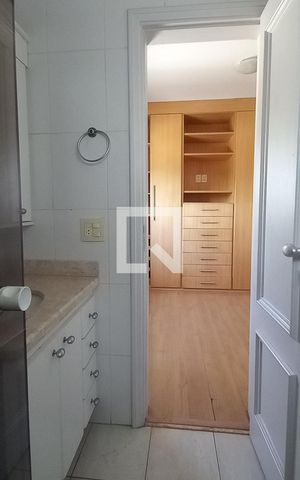 Apartamento para alugar com 230m², 3 quartos e 2 vagas Apartamento para alugar com 230m², 3 quartos e 2 vagasBanheiro da Suíte 1
