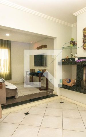 Casa à venda com 260m², 2 quartos e 3 vagas Casa à venda com 260m², 2 quartos e 3 vagasSala