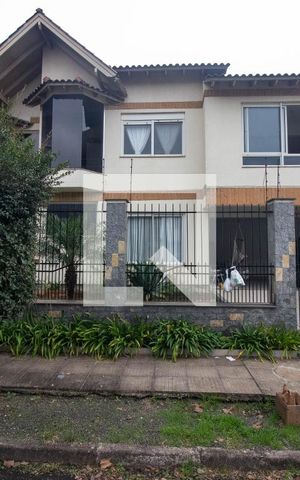 Casa à venda com 260m², 2 quartos e 3 vagas Casa à venda com 260m², 2 quartos e 3 vagasFachada