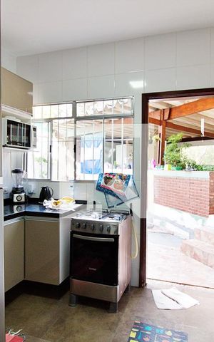 Casa à venda com 200m², 3 quartos e 3 vagas Casa à venda com 200m², 3 quartos e 3 vagasCozinha