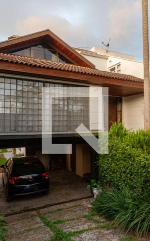 Casa para alugar com 460m², 5 quartos e 5 vagas Casa para alugar com 460m², 5 quartos e 5 vagasFachada