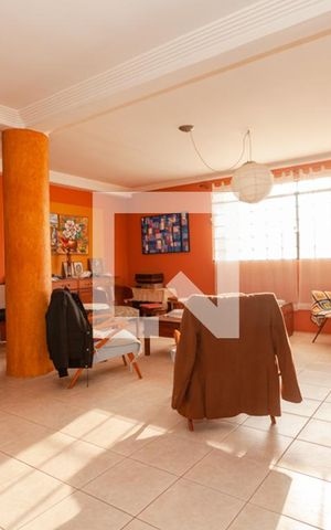 Casa para alugar com 460m², 5 quartos e 5 vagas Casa para alugar com 460m², 5 quartos e 5 vagasSala