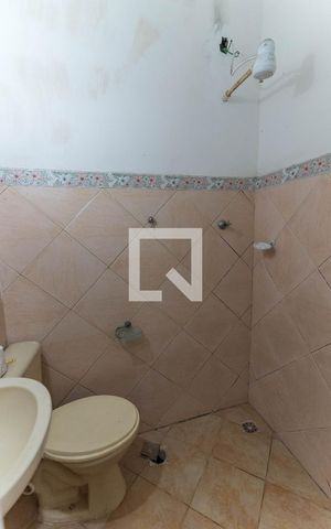 Casa de condomínio à venda com 50m², 4 quartos e 1 vaga Casa de condomínio à venda com 50m², 4 quartos e 1 vagaBanheiro da Suíte 1