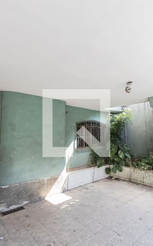 Casa à venda com 400m², 2 quartos e 2 vagas Casa à venda com 400m², 2 quartos e 2 vagasGaragem