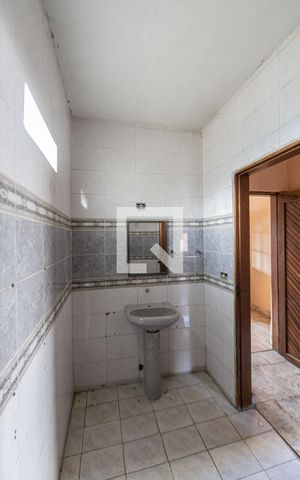 Casa à venda com 400m², 2 quartos e 2 vagas Casa à venda com 400m², 2 quartos e 2 vagasBanheiro Social