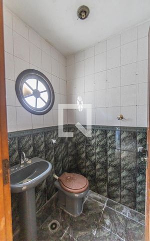 Casa à venda com 400m², 2 quartos e 2 vagas Casa à venda com 400m², 2 quartos e 2 vagasLavabo