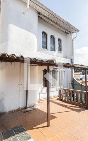 Casa à venda com 400m², 2 quartos e 2 vagas Casa à venda com 400m², 2 quartos e 2 vagasTerraço