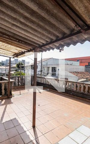 Casa à venda com 400m², 2 quartos e 2 vagas Casa à venda com 400m², 2 quartos e 2 vagasTerraço