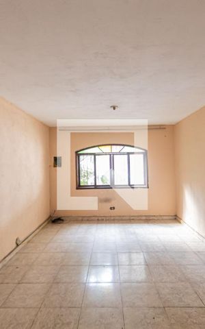 Casa à venda com 400m², 2 quartos e 2 vagas Casa à venda com 400m², 2 quartos e 2 vagasSala