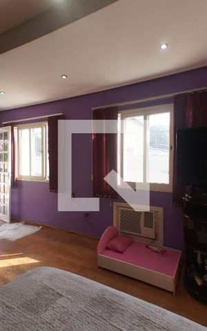 Casa à venda com 100m², 2 quartos e 2 vagas Casa à venda com 100m², 2 quartos e 2 vagasQuarto