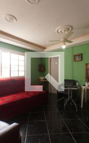 Casa à venda com 100m², 2 quartos e 2 vagas Casa à venda com 100m², 2 quartos e 2 vagasSala